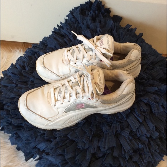 New Balance 355 White Sneaker Athletic Shoe Size 6 New Balance 355 White Sneaker Athletic Shoe Size 6